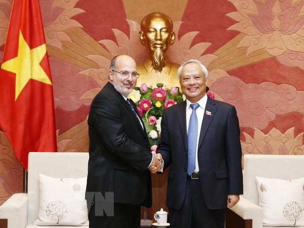 Wakil Ketua MN Vietnam, Uong Chu Luu menerima delegasi kerja Kementerian Luar Negeri Kuba - ảnh 1