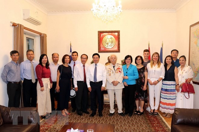 Deputi PM Vietnam, Pham Binh Minh mengunjungi Kedutaan Besar Vietnam di Yunani - ảnh 1