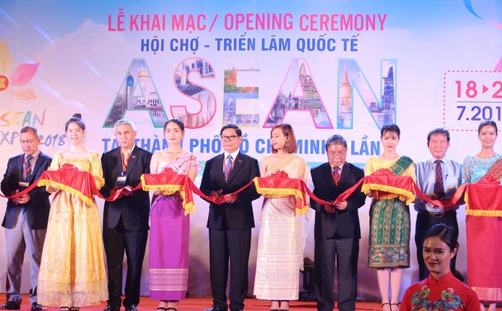 Pembukaan Pekan Raya dan Pameran Internasional ASEAN 2018 di Kota Ho Chi Minh - ảnh 1