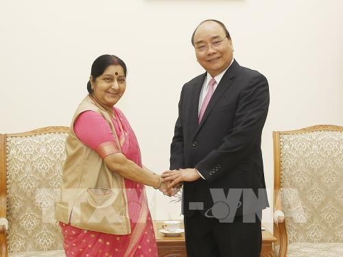 PM Nguyen Xuan Phuc menerima Menlu India, Sushma Swaraj - ảnh 1