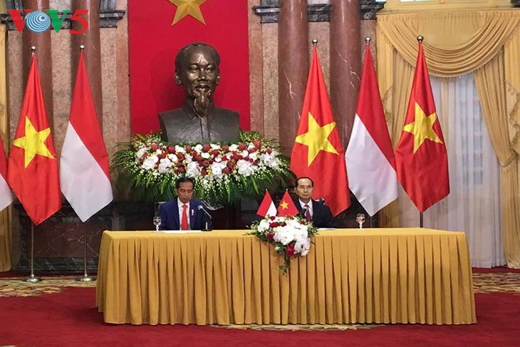 Vietnam dan Indonesia mengeluarkan Pernyataan Bersama tentang penguatan  hubungan Kemitraan Strategis - ảnh 1