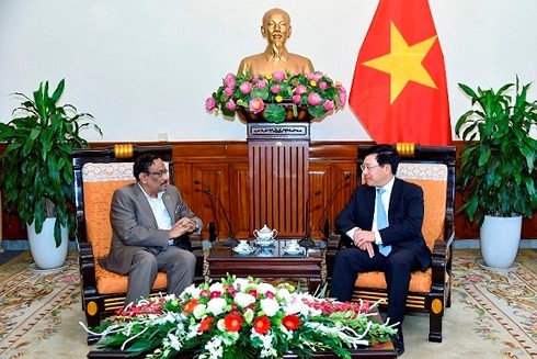 Deputi PM Vietnam, Menlu Pham Binh Minh menerima Deputi Harian Menlu Bangladesh - ảnh 1