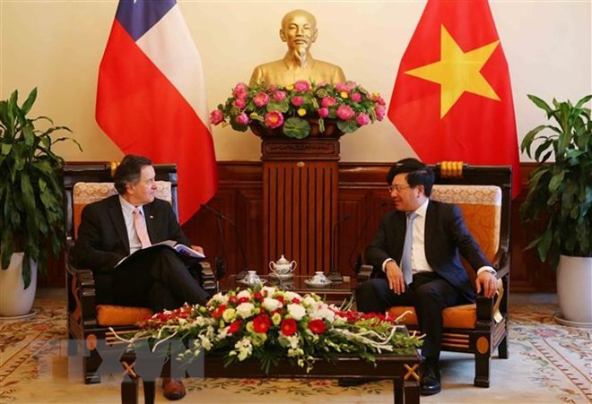 Deputi PM Vietnam, Menlu Pham Binh Minh menerima Menlu Cile, Roberto Ampuero Espinoza - ảnh 1