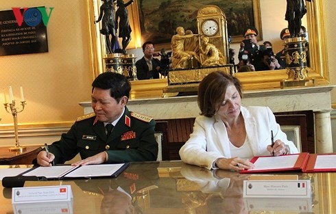 Vietnam dan Perancis menandatangani Pernyataan Visi Bersama tentang Kerjasama Pertahanan tahap 2018-2028 - ảnh 1