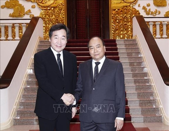 PM Nguyen Xuan Phuc dan Penjabat Presiden Vietnam, Dang Thi Ngoc Thinh menerima PM Republik Korea, Lee Nak-Yeon - ảnh 1