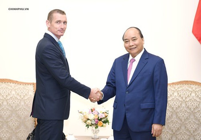 PM Nguyen Xuan Phuc menerima beberapa investor asing - ảnh 2