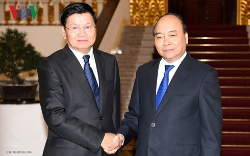 PM Vietnam, Nguyen Xuan Phuc menerima PM Laos, Thongloun Sisoulith - ảnh 1