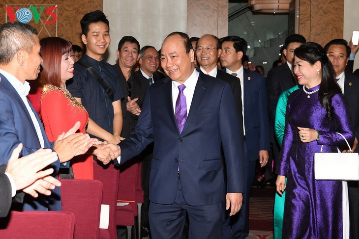 PM Vietnam, Nguyen Xuan Phuc bertemu dengan wakil komunitas orang Vietnam di Austria dan beberapa negara Eropa - ảnh 1