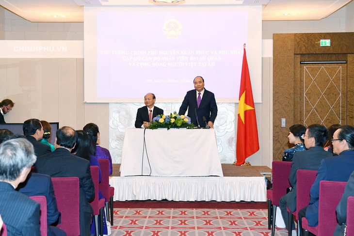 PM Vietnam, Nguyen Xuan Phuc bertemu dengan wakil komunitas orang Vietnam di Austria dan beberapa negara Eropa - ảnh 2