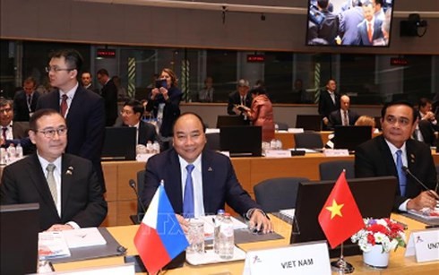PM Vietnam, Nguyen Xuan Phuc menghadri KTT ke-12 Asia-Eropa (ASEM 12) dan melakukan pertemuan bilateral di sela-sela Konferensi ASEM 12 - ảnh 1