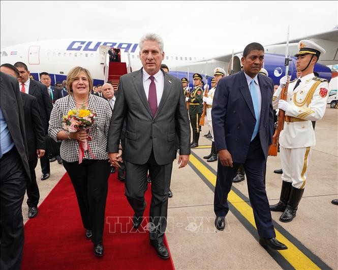 Presiden Kuba tiba di Kota Shang Hai, memulai kunjungan keneegaraan di Tiongkok - ảnh 1