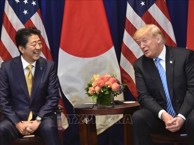 Pimpinan Jepang dan AS melakukan pembicaraan telepon tentang perhatian-perhatian bersama - ảnh 1