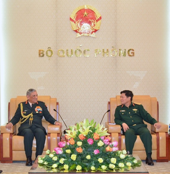 Menteri Pertahanan Vietnam, Ngo Xuan Lich menerima Panglima Angkatan Darat India - ảnh 1
