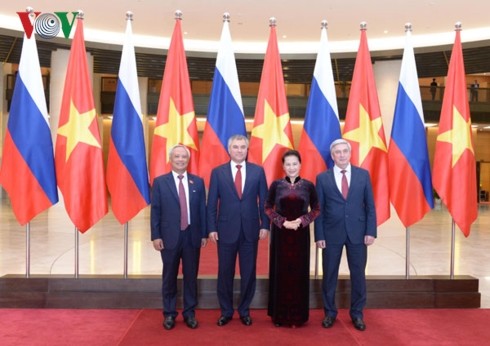 Ketua Duma Negara Rusia mengakhiri kunjungan resmi di Vietnam - ảnh 1