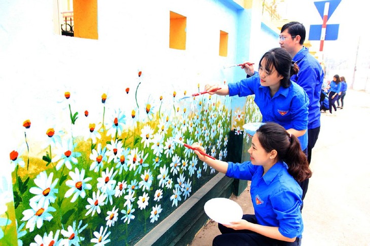 Pemuda Ibu Kota aktivitas sukarela relawan demi satu “Kota Hanoi yang hijau” - ảnh 1