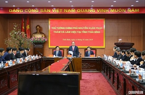 PM Vietnam, Nguyen Xuan Phuc melakukan temu kerja dengan pemimpin teras Provinsi Thai Binh - ảnh 1