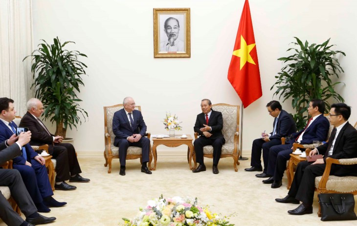 Deputi Harian PM Vietnam, Truong Hoa Binh menerima Wakil Ketua Badan Pemberantasan Korupsi pimpinan Presiden Federasi Rusia - ảnh 1