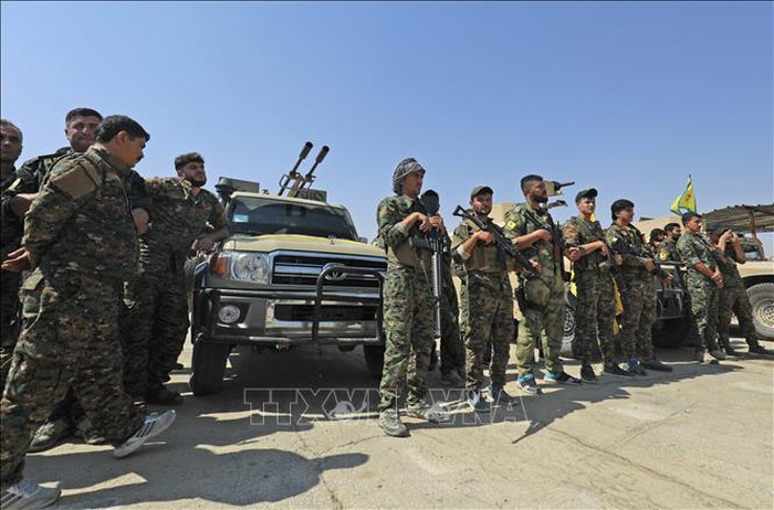 Kelompok bersenjata orang Kurdi di Suriah menyerahkan lebih dari 100 anasir IS kepada Irak - ảnh 1