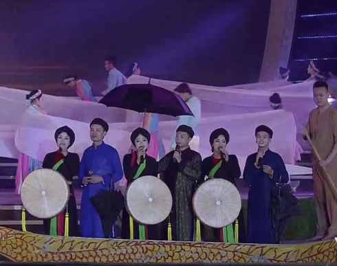 Upacara peringatan 10 tahun Lagu Rakyat Quan Ho yang diakui oleh UNESCO sebagai pusaka budaya nonbendawi yang mewakili umat manusia  - ảnh 1