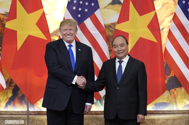 PM Vietnam, Nguyen Xuan Phuc melakukan pertemuan dengan Presiden AS, Donald Trump - ảnh 1