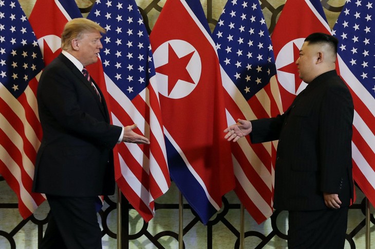 Pertemuan puncak ke-2 AS-RDRK: Presiden Donald Trump dan Pemimpin Kim Jong-un memulai hari ke-2 konferensi - ảnh 1