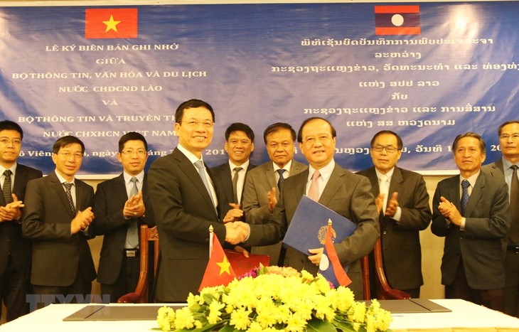 Vietnam – Laos: Menandatangani permufakatan kerjasama di bidang informasi – komunikasi - ảnh 1