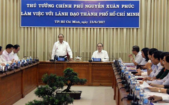 PM Nguyen Xuan Phuc melakukan temu kerja dengan Pemimpin Kota Ho Chi Minh - ảnh 1