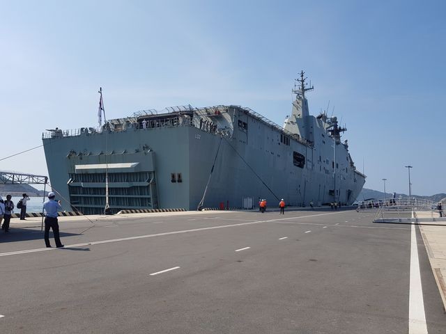 Dua kapal Angkatan Laut Kerajaan Australia mengunjungi Vietnam - ảnh 1