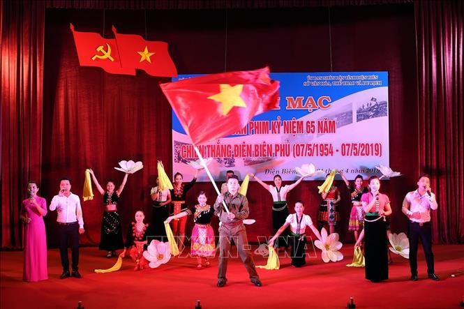 Aktivitas-aktivitas yang bergelora memperingati ultah ke-65 Kemenangan Dien Bien Phu - ảnh 1