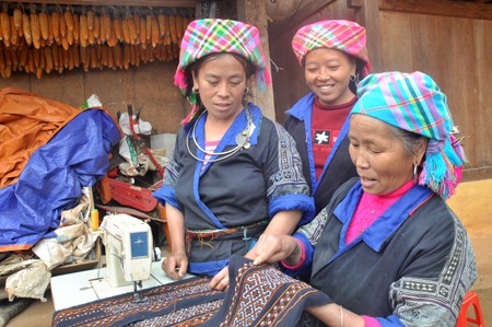 Kebudayaan etnis minoritas Mong, Provinsi Yen Bai ditengah-tengah Ibu Kota Ha Noi - ảnh 1