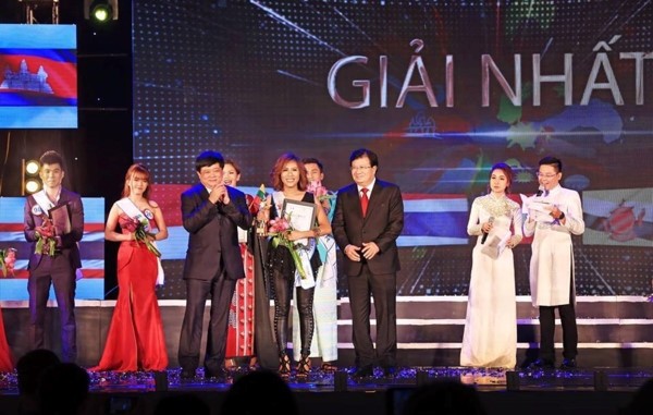 Radio Suara Vietnam dan Komite Rakyat Provinsi Quang Ninh membahas pekerjaan menyelenggarakan “Kontes Penyanyian ASEAN + 3” - ảnh 1