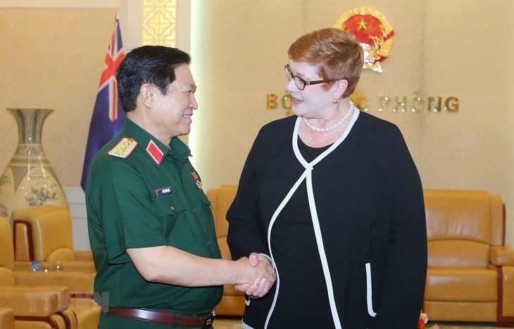 Menhan Vietnam, Ngo Xuan Lich menerima Menlu Australia, Senator, Marise Payne - ảnh 1
