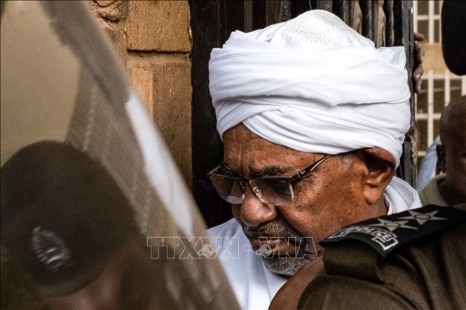 Mantan Presiden Sudan untuk pertama kalinya muncul di pengadilan - ảnh 1