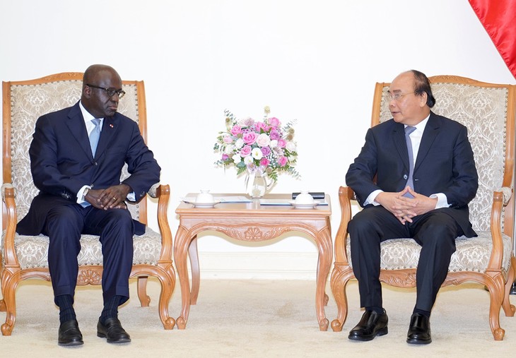 PM Nguyen Xuan Phuc menerima Menlu Pantai Gading, Marcel Amon Tanoh - ảnh 1