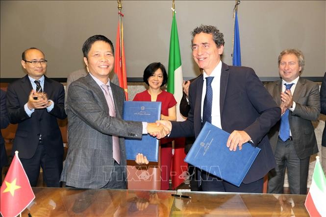 Vietnam dan Italia memperkuat hubungan kerjasama ekonomi dan perdagangan bilateral - ảnh 1