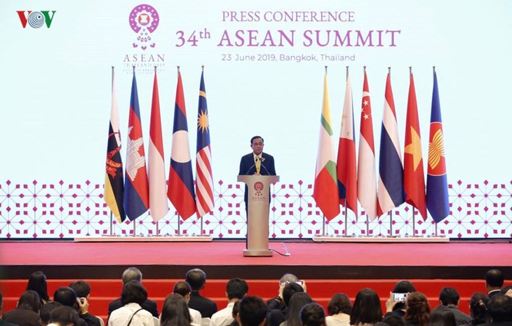 PM Thailand memimpin jumpa pers internasional tentang hasil KTT ASEAN ke-34 - ảnh 1
