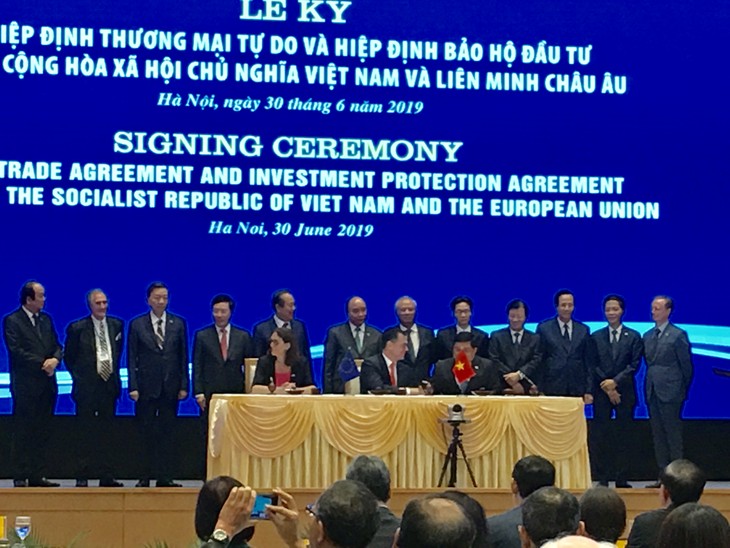 Upacara penandatangan resmi EVFTA antara Vietnam dan Uni Eropa - ảnh 2