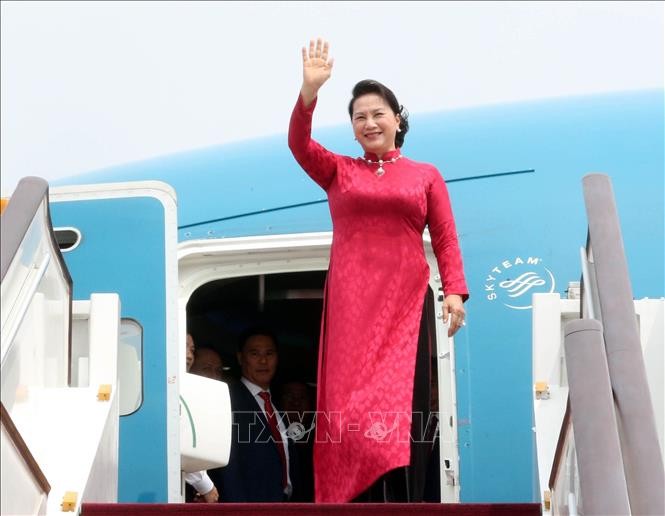 Ketua MN Nguyen Thi Kim Ngan tiba di Beijing, melanjutkan kunjungan resmi di Tiongkok - ảnh 1