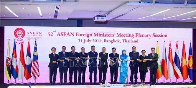 Para Menlu ASEAN menekankan masalah Lat Timur pada konferensi dengan Tiongkok - ảnh 1