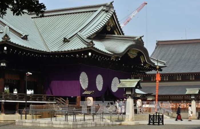 PM Jepang mengirim barang sajian ke kuil Yasukuni - ảnh 1