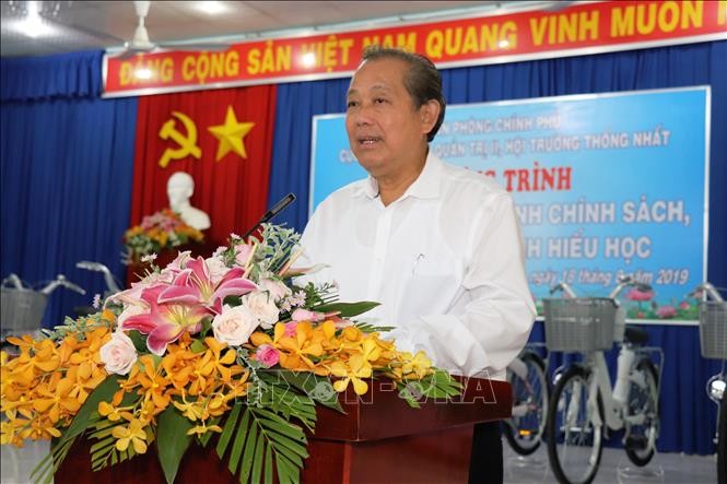 Deputi PM Truong Hoa Binh melakukan kunjungan kerja di Provinsi Tay Ninh - ảnh 1
