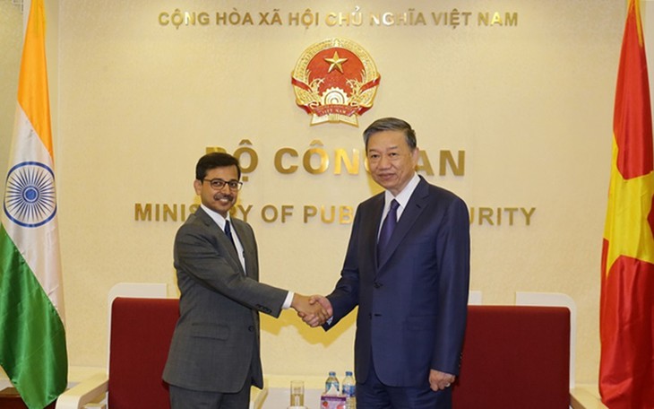 Menteri Keamanan Publik To Lam menerima Dubes Republik India di Vietnam - ảnh 1