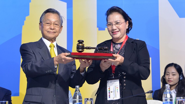 Ketua MN Nguyen Thi Kim Ngan menerima jabatan sebagai Ketua AIPA 41 - ảnh 1