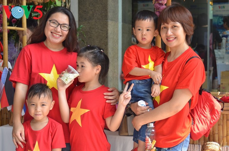 Pekan Raya VOV yang menggembirakan untuk menyambut ultah ke-74  Berdirinya Radio Suara  Vietnam   - ảnh 14