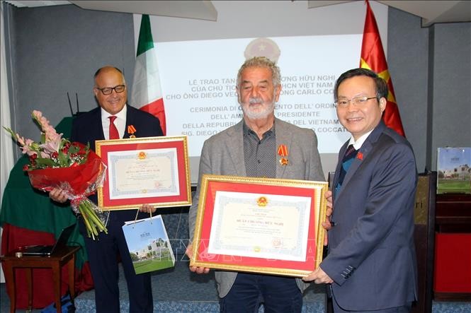 Wakil Ketua MN Vietnam, Phung Quoc Hien melakukan kunjungan kerja di Italia - ảnh 1