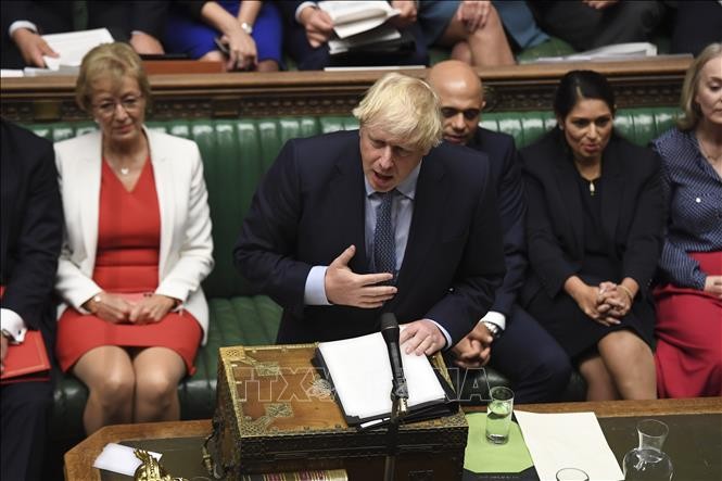 Masalah Brexit: PM Inggris gigih tidak mengundurkan hari “bercerai” - ảnh 1