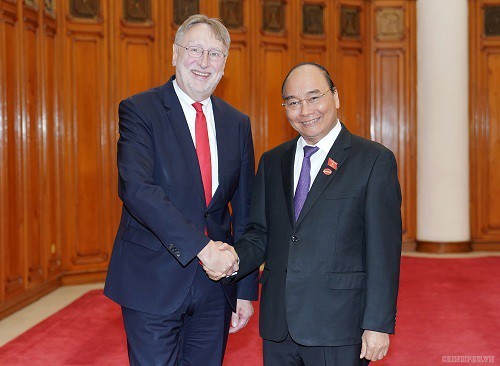 PM Nguyen Xuan Phuc Menerima Delegasi Komisi Perdagangan Internasional dari Parlemen Eropa - ảnh 1