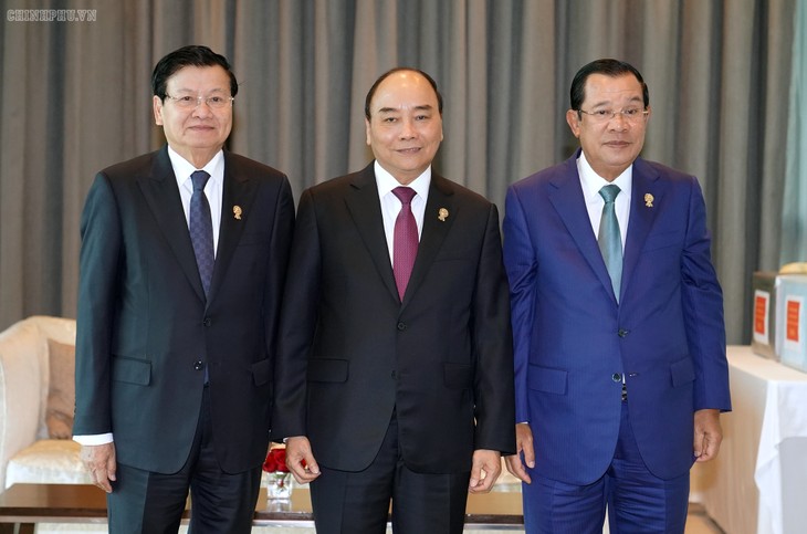 PM Nguyen Xuan Phuc melakukan kontak Bilateral di Sela-Sela KTT ASEAN ke-35 - ảnh 1