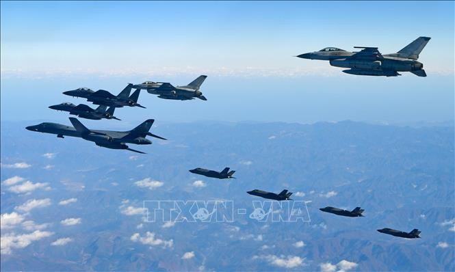 Republik Korea dan AS menunda latihan perang angkatan udara untuk mendorong upaya diplomatik dengan RDRK  - ảnh 1