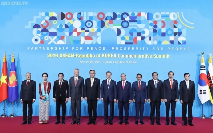 Vietnam Bersama Dengan ASEAN Terus Memperhebat Lebih Lanjut Lagi Hubungan Kemitraan Strategis dan Kerjasama Komprehensif dengan Republik Korea - ảnh 1